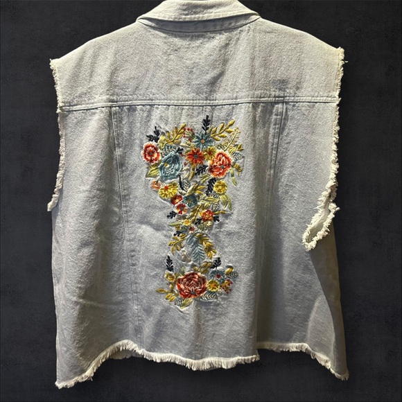 Kyla Seo Floral Denim Fringe Vest - 3X - Picture 3 of 3